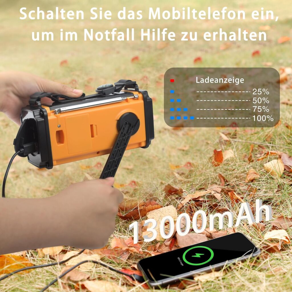 13000mAh Solar Kurbel Notfall Radio in naturnahem Camping-Hintergrund mit Sicherheits-Elementen