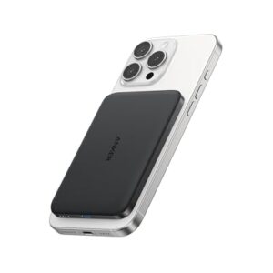 Ergonomische Powerbank von Anker mit 5000mAh Kapazität, Magnet-Anschussmechanismus und Schnellladen bis zu 15W.