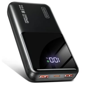 Sleek, schwarze Powerbank für portable Aufzeichnungen mit hoher Kapazität und schneller Ladefunktion. Integriertes LCD-Display-Anzeigen zeigt verbleibenden Akkustand an.